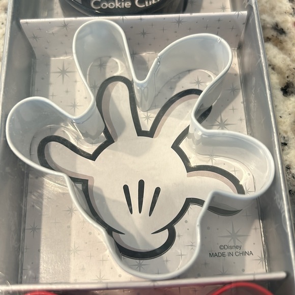 Set of 3 Disney Cookie Cutters — never opened - Picture 5 of 6